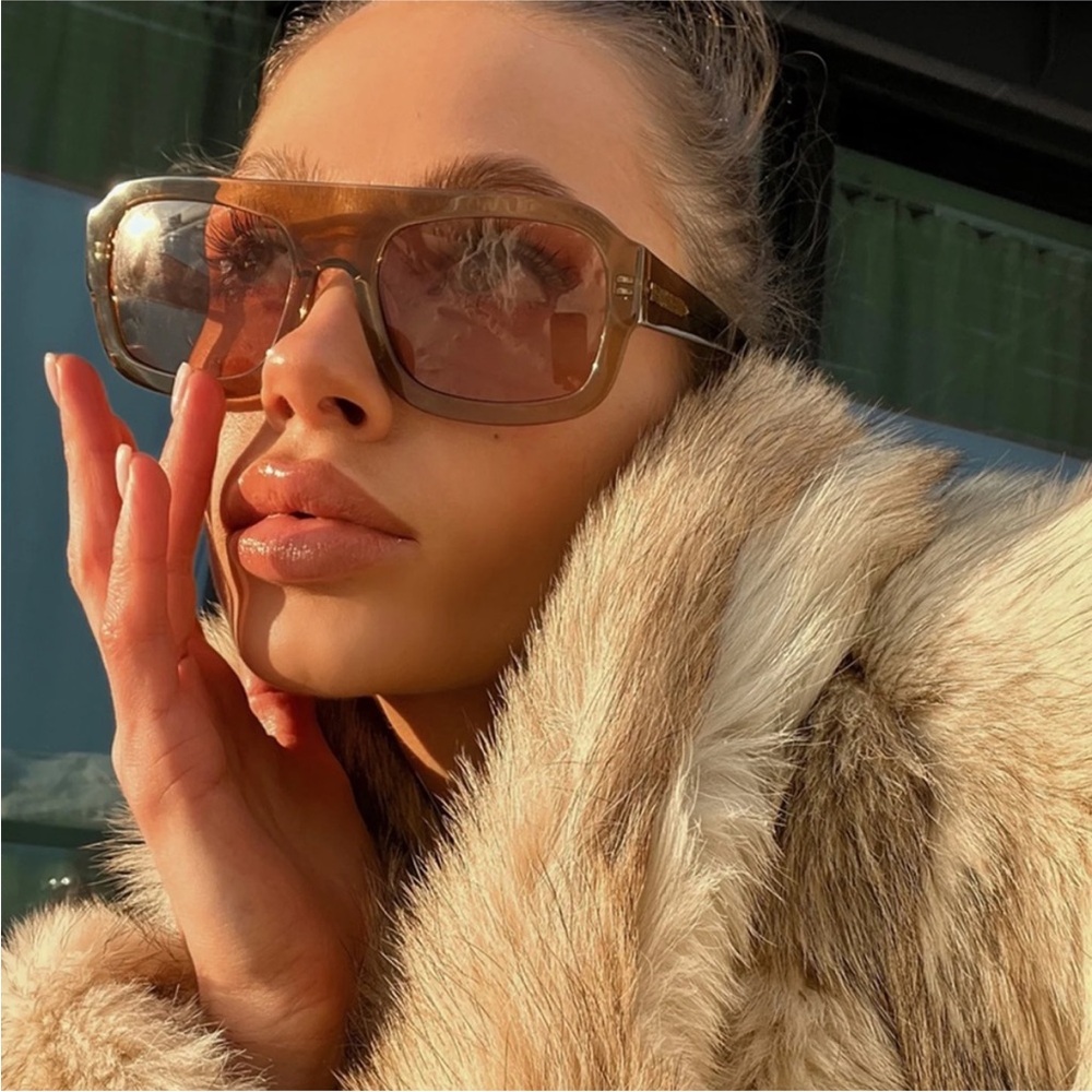 VEHLA Amber Brown Rectangular Sunglasses - Picture 2 of 6